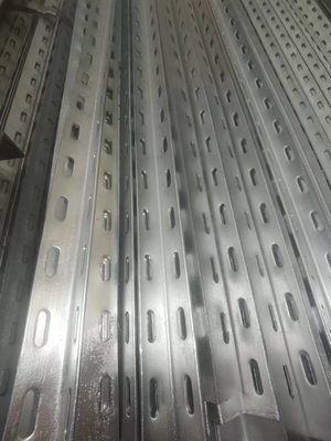 Lint bằng góc bằng thép đúc nóng kẽm kẽm bằng lỗ đục / thanh sắt khe