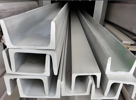 Không đục lỗ C8 C10 C12 C16 Thép cán nóng U kênh cho hỗ trợ cấu trúc