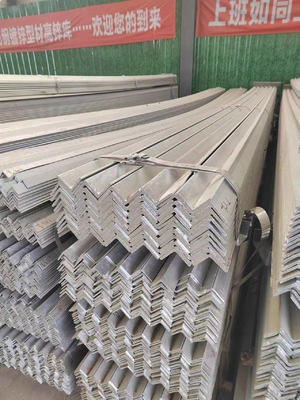 Độ khoan dung ± 1% GB Tiêu chuẩn A36 SS400 Q195 Q235 Thép Angel Bar cho Đường xây dựng