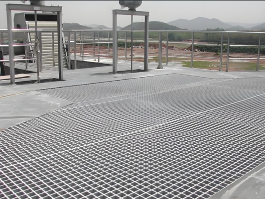 Storm Drain Trench bao gồm thép nhẹ Checker Plate Grating Mesh với 50mm Cross Bar Pitch