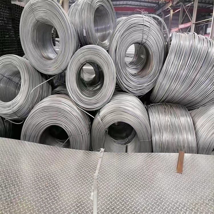 Dịch vụ hàn và độ khoan dung ± 1% cho sợi dây cuộn galvanized đắm nóng 6mm-12mm